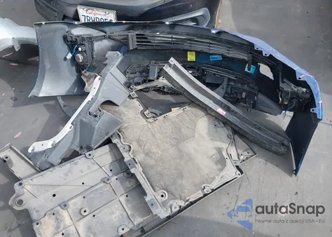 2016 Toyota Prius Four Touring z USA, uszkodzony, nr VIN JTDKARFUXG3524446